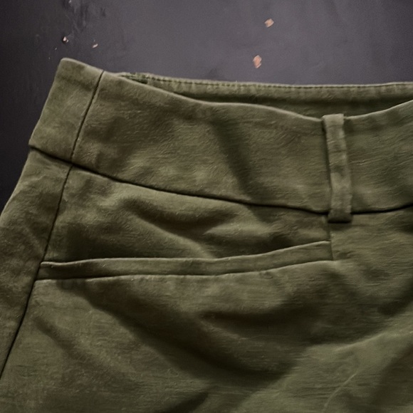 Green size 12 loft brand cropped pants - Picture 5 of 10
